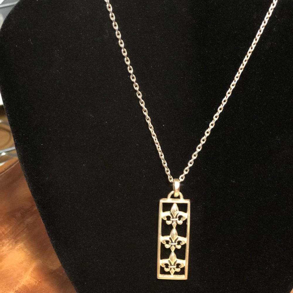 3 Bar Fleur de Lis Necklace on silver chain - Picture 12 of 13